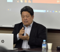 講演する藤平氏