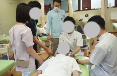 鍼灸学コース授業見学の様子