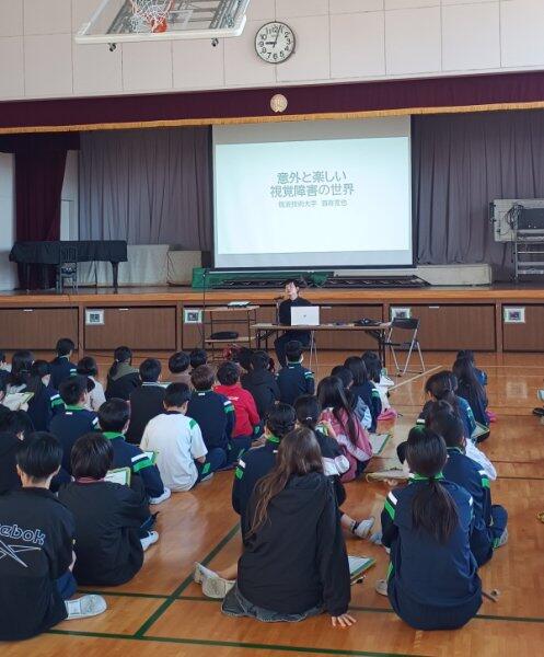 発表している様子