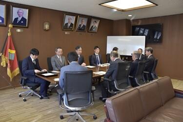 竹本様と学長の記念写真