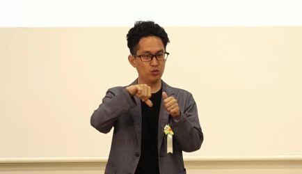 総務省ICTスタートアップリーグキックオフイベントにて、採択者として登壇している様子の写真