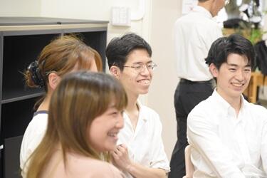 笑顔の参加者たちの様子
